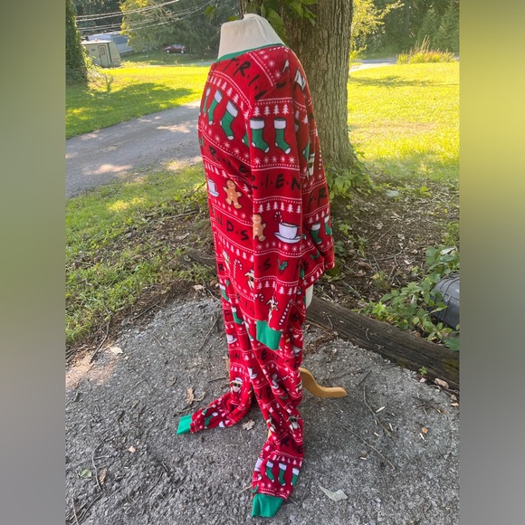 FRIENDS RED HOLIDAY ADULT SLEEPWEAR 2X FOOTLESS - Picture 3 of 11